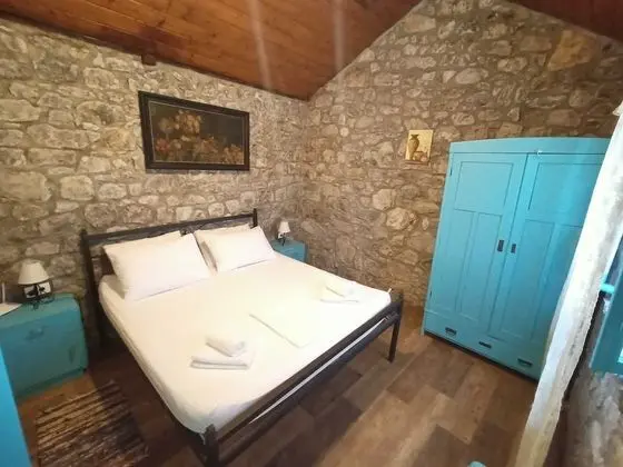 Ev (One-Bedroom Holiday Home)