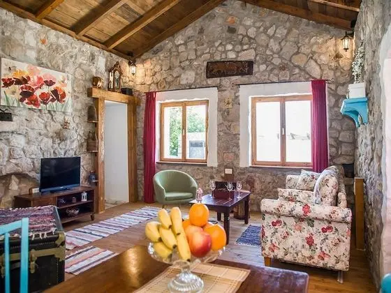 Ev (One-Bedroom Holiday Home)