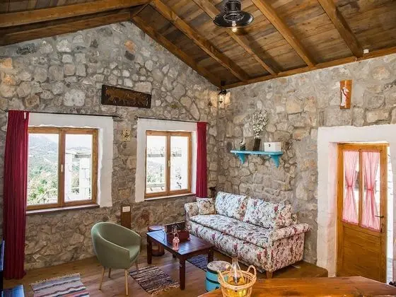 Ev (One-Bedroom Holiday Home)