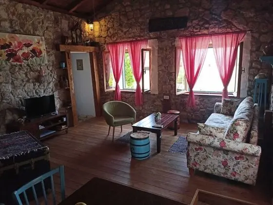 Ev (One-Bedroom Holiday Home)