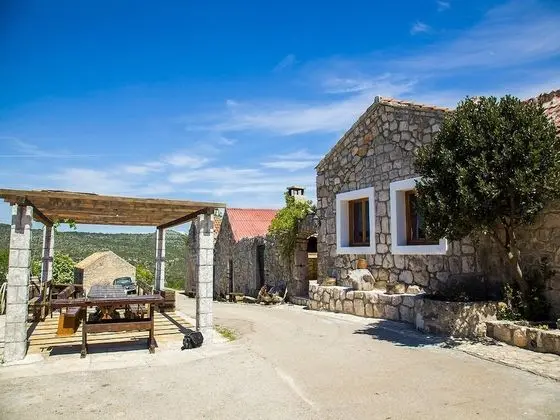 Ev (One-Bedroom Holiday Home)