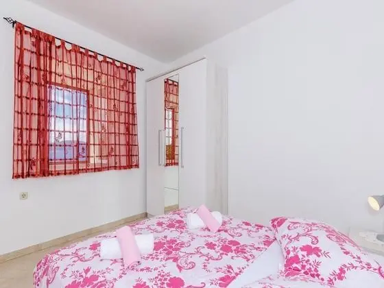 Ev (Four-Bedroom Holiday Home)