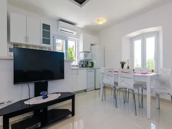 Ev (Four-Bedroom Holiday Home)