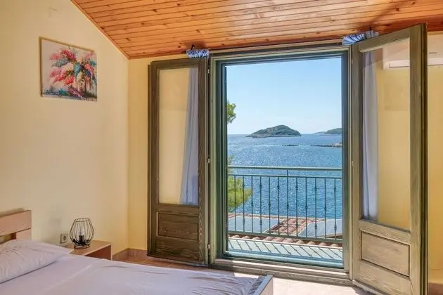 Ev (Five Bedroom House)