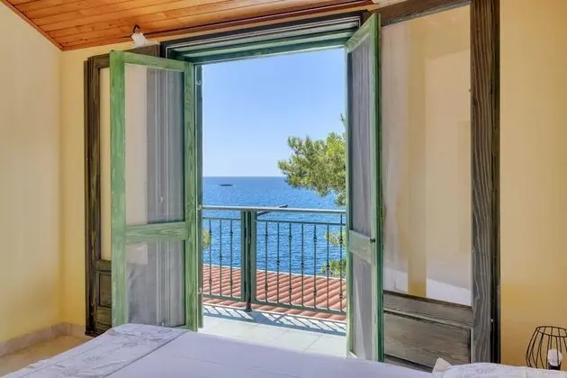 Ev (Five Bedroom House)