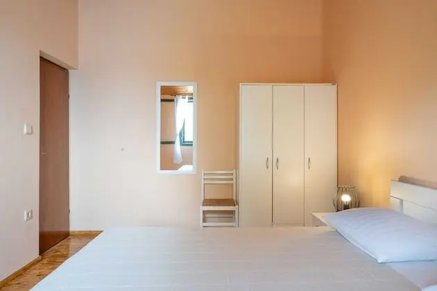 Ev (Five Bedroom House)