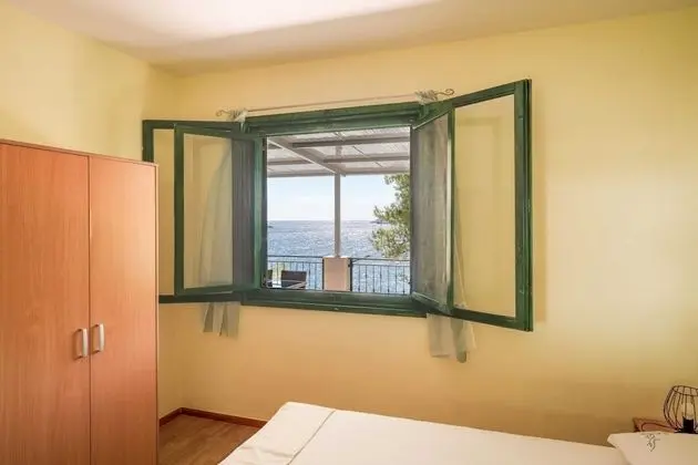 Ev (Five Bedroom House)