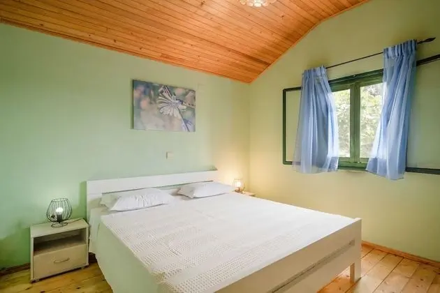 Ev (Five Bedroom House)