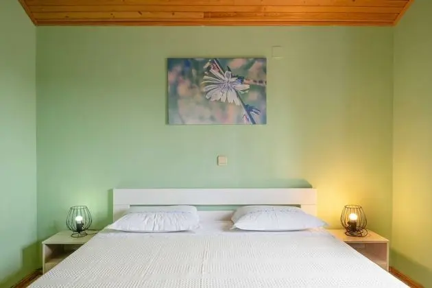 Ev (Five Bedroom House)