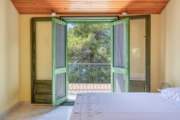 Ev (Five Bedroom House)