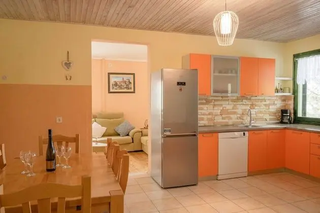 Ev (Five Bedroom House)