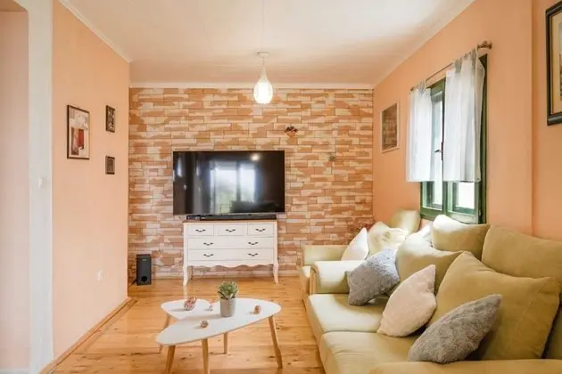 Ev (Five Bedroom House)