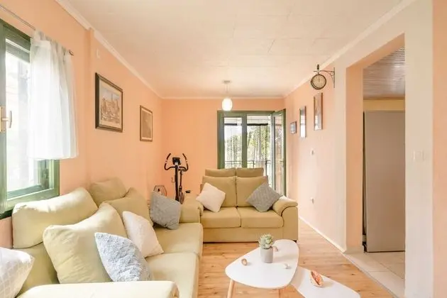 Ev (Five Bedroom House)