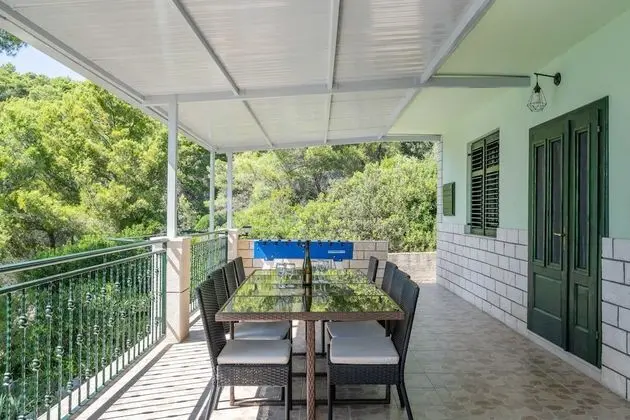 Ev (Five Bedroom House)