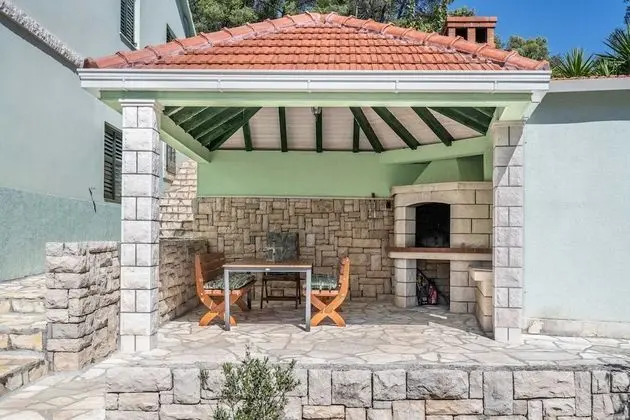 Ev (Five Bedroom House)