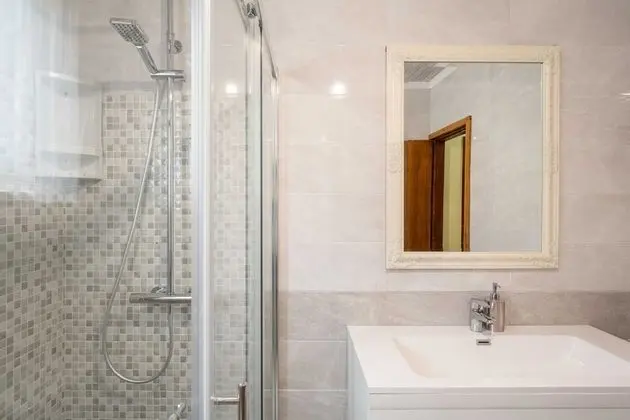 Ev (Five Bedroom House)