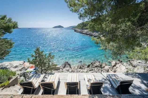 Ev (Five Bedroom House)