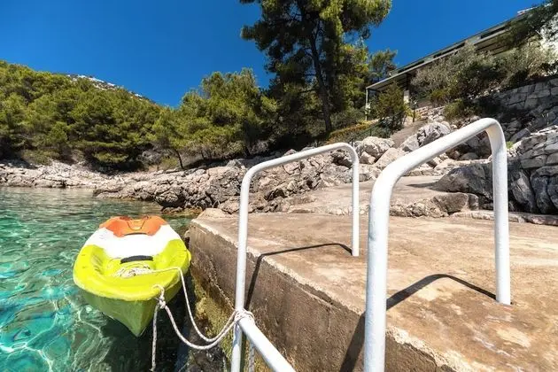 Ev (Five Bedroom House)