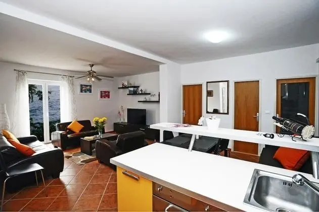 Ev (One Bedroom Apartment with Terrace)