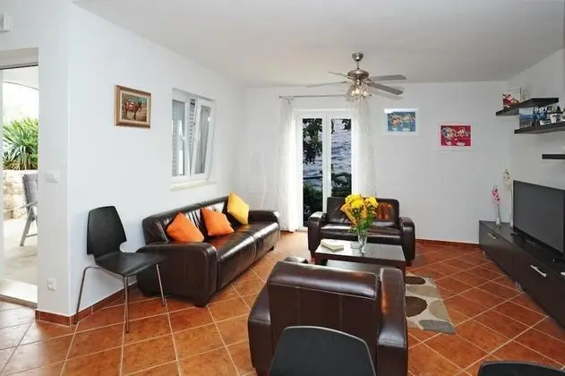 Ev (One Bedroom Apartment with Terrace)