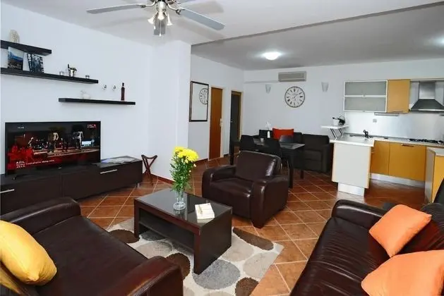 Ev (One Bedroom Apartment with Terrace)