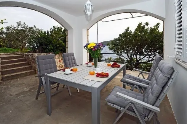 Ev (One Bedroom Apartment with Terrace)