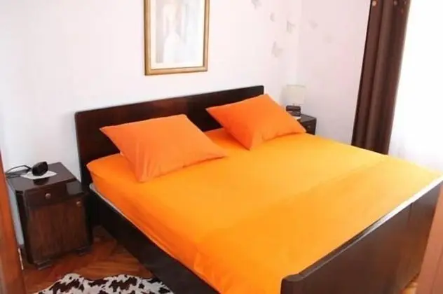 Ev, 1 Çift Kişilik Yatak ve Çekyat
