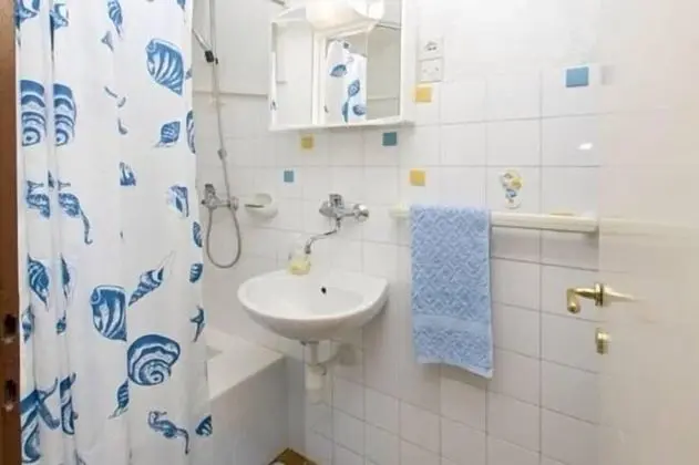 Ev, 1 Çift Kişilik Yatak ve Çekyat