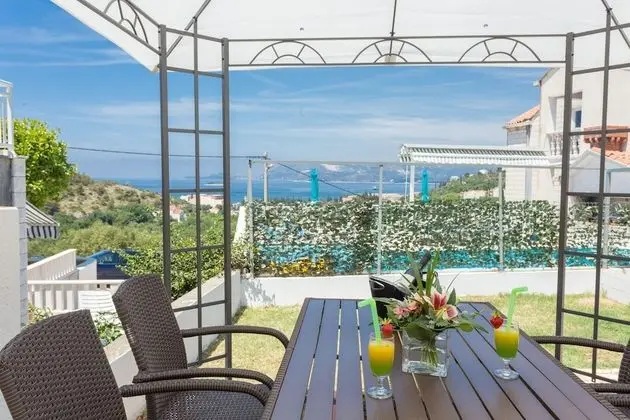 Ev (Four Bedroom Holiday Home)