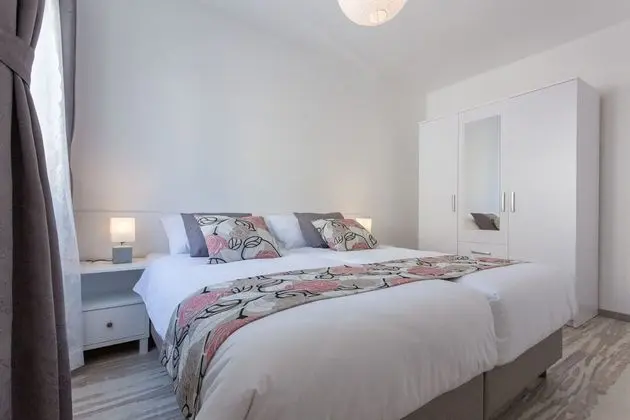 Ev (Four Bedroom Holiday Home)