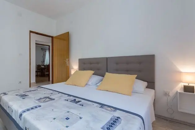 Ev (Four Bedroom Holiday Home)