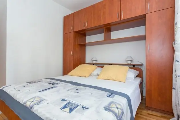 Ev (Four Bedroom Holiday Home)