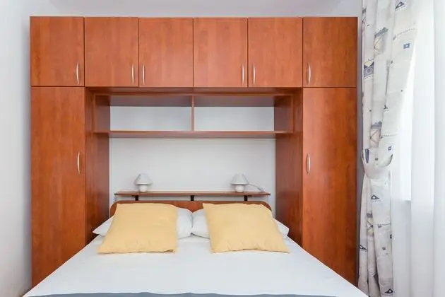 Ev (Four Bedroom Holiday Home)