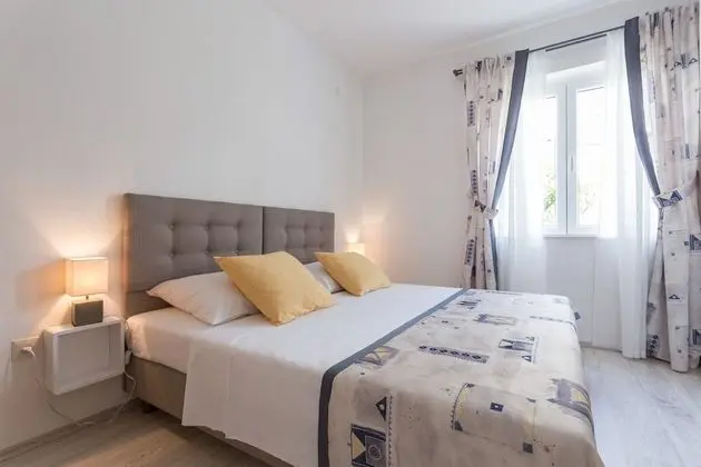 Ev (Four Bedroom Holiday Home)
