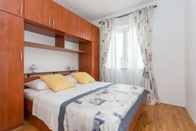 Ev (Four Bedroom Holiday Home)