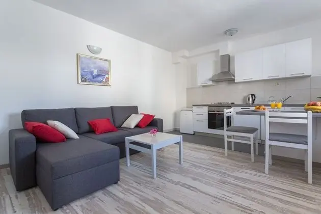 Ev (Four Bedroom Holiday Home)