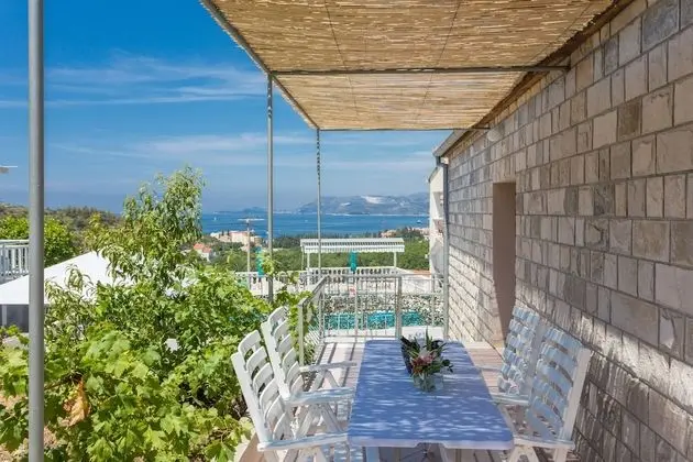 Ev (Four Bedroom Holiday Home)