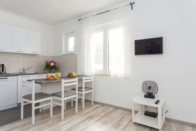 Ev (Four Bedroom Holiday Home)