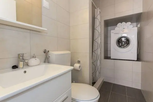 Ev (Four Bedroom Holiday Home)