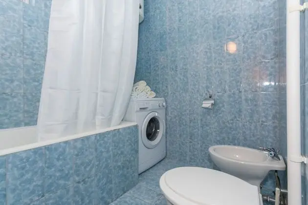 Ev (Four Bedroom Holiday Home)