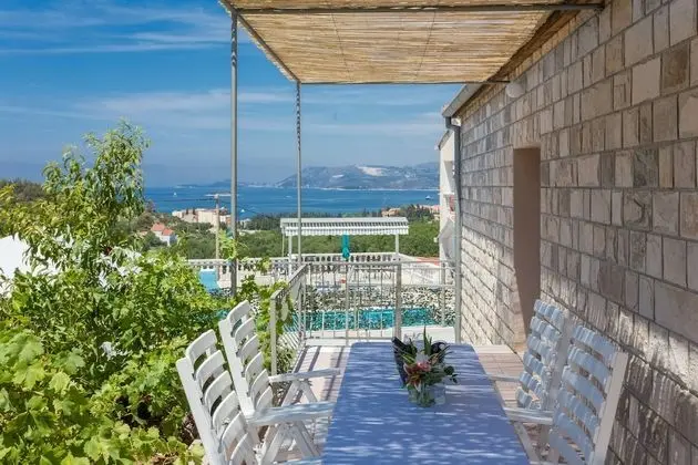Ev (Four Bedroom Holiday Home)