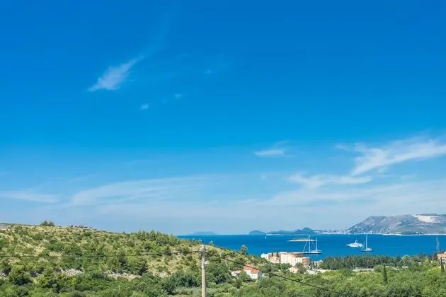 Ev (Four Bedroom Holiday Home)