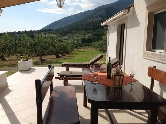 Ev (Holiday House with Terrace)