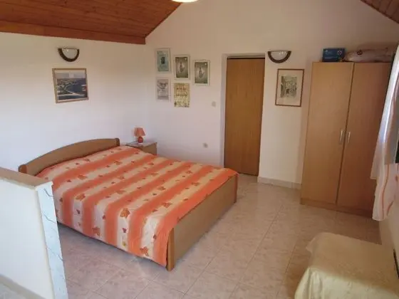 Ev (Holiday House with Terrace)