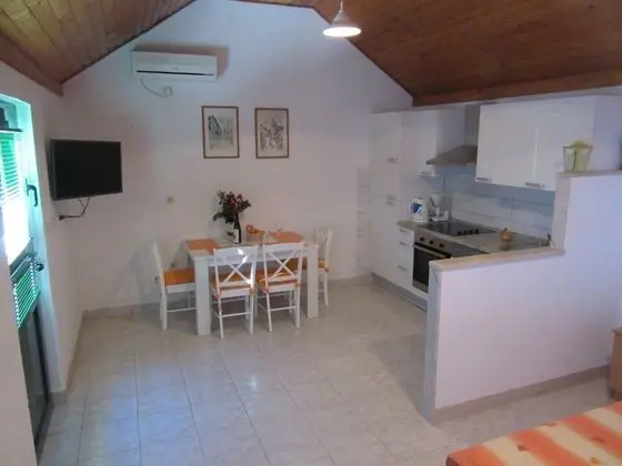Ev (Holiday House with Terrace)