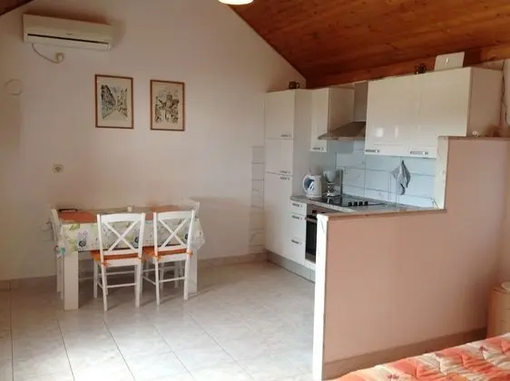 Ev (Holiday House with Terrace)