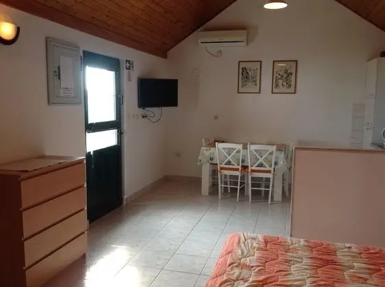 Ev (Holiday House with Terrace)