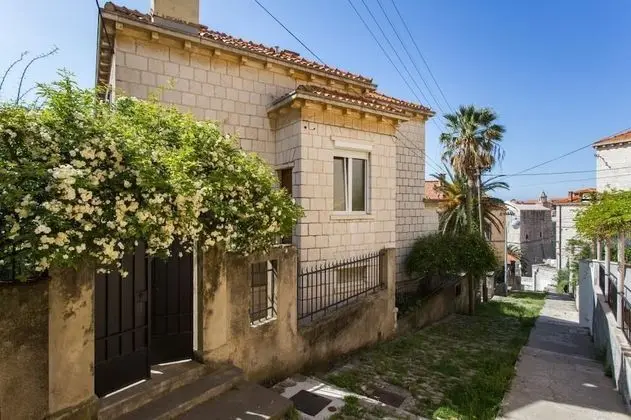 Ev (Duplex Three Bedroom Apartment)