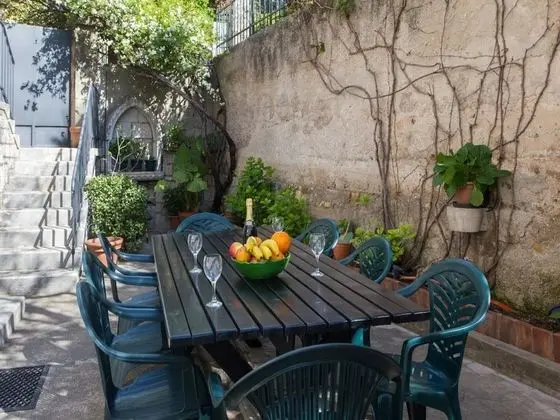 Ev (Duplex Three Bedroom Apartment)