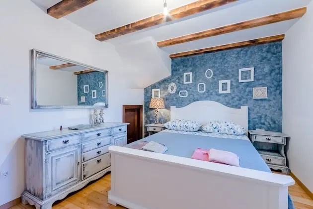 Ev (Two Bedroom Holiday Home with Private)